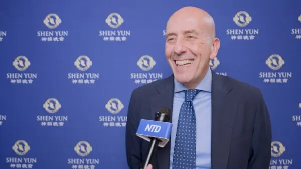 Italian Senator Praises Shen Yun’s Courage to Challenge Communism Through Dance and Music