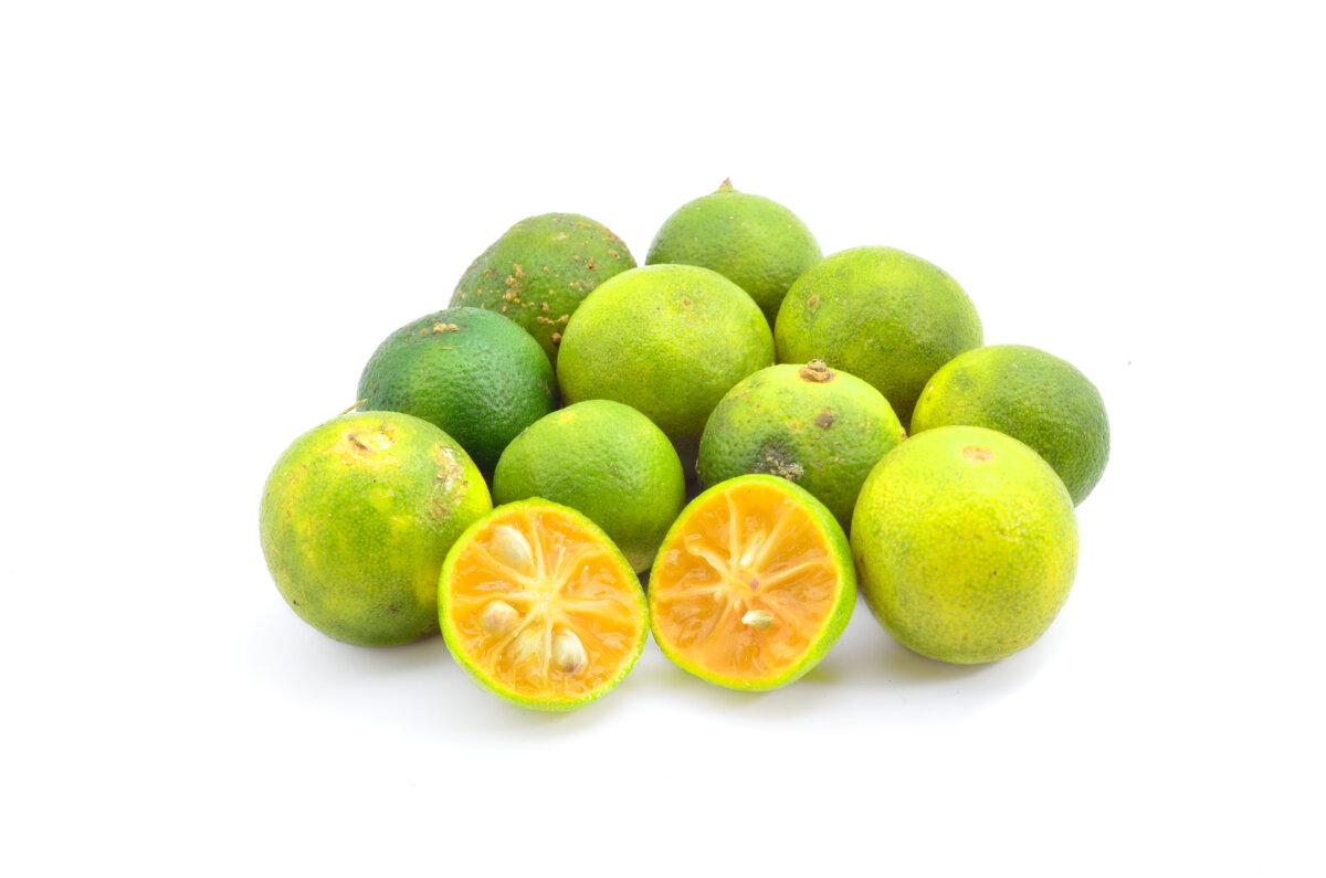 Calamansi is a citrus fruit native to the Philippines. Its acidity is often layered with that of vinegar in some dishes. (Dreamstime/TNS)