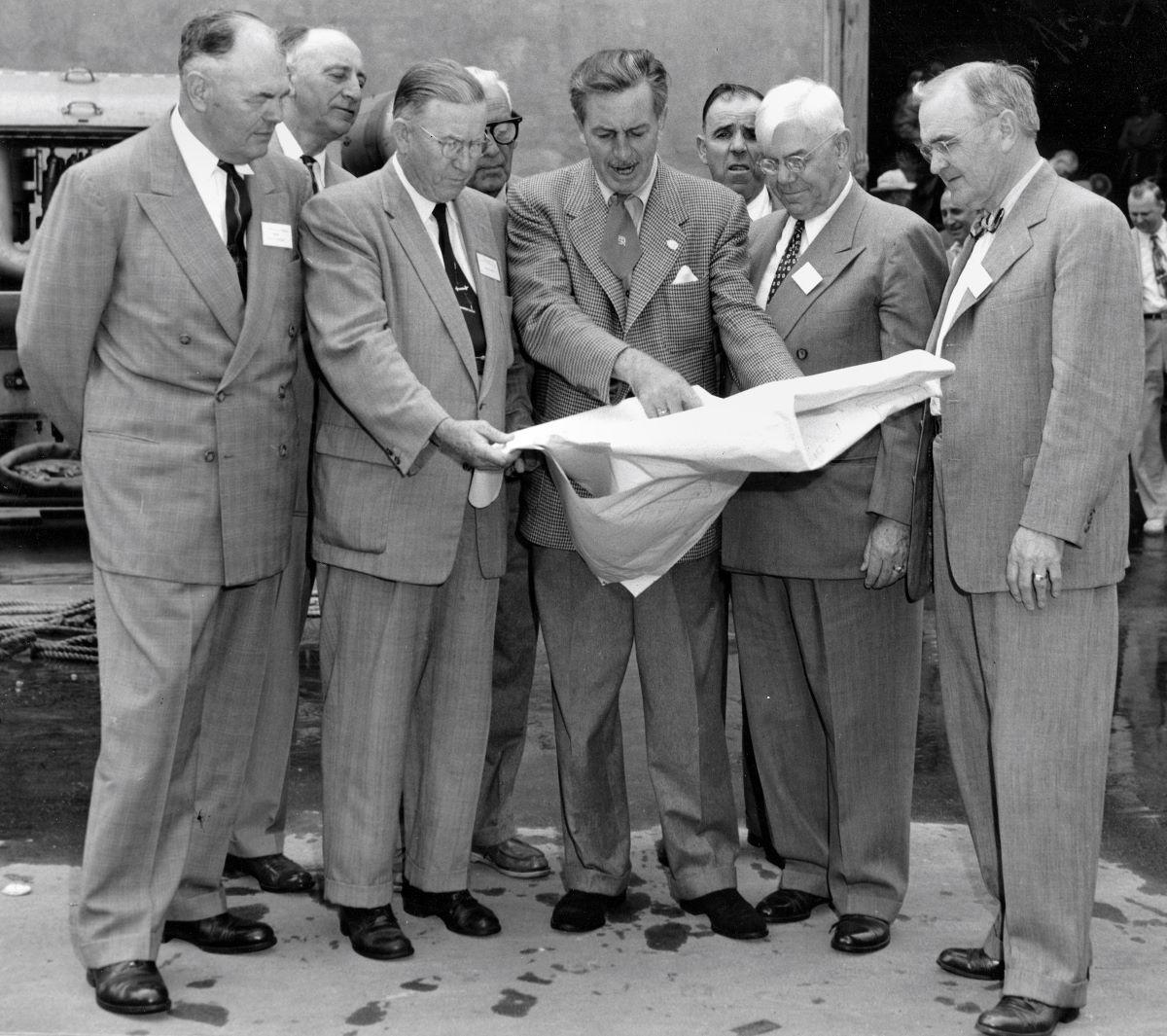 Walt Disney (C) showing Orange County officials plans for Disneyland's layout, December 1954. (<a href="https://www.flickr.com/photos/ocarchives/3952964087/">Orange County Archives</a>/<a href="https://creativecommons.org/licenses/by/2.0/">CC BY 2.0</a>)