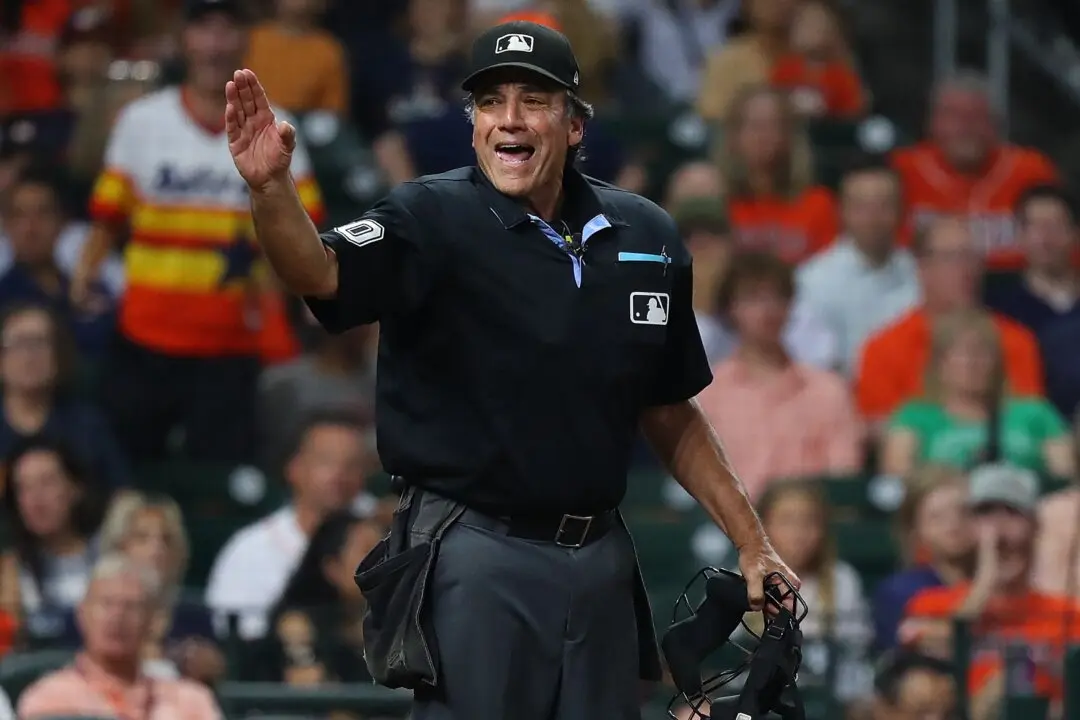 Veteran Umpire Cuzzi Retires as MLB’s Oldest Official to Work Regular-Season Game