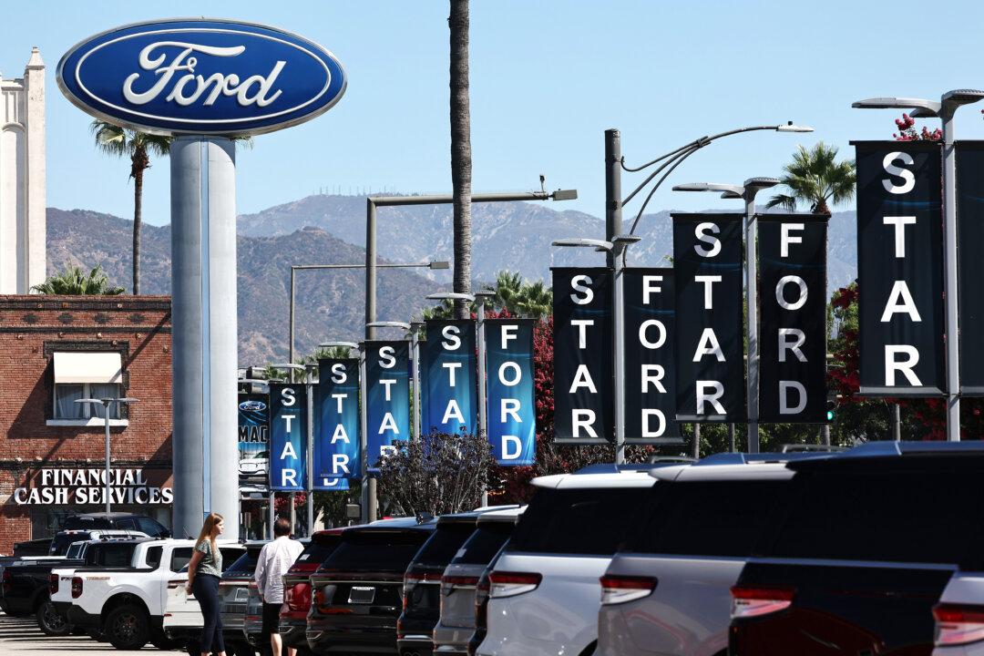 More Than 604,000 Fords, Lincolns Recalled Over Windshield Wiper Malfunction
