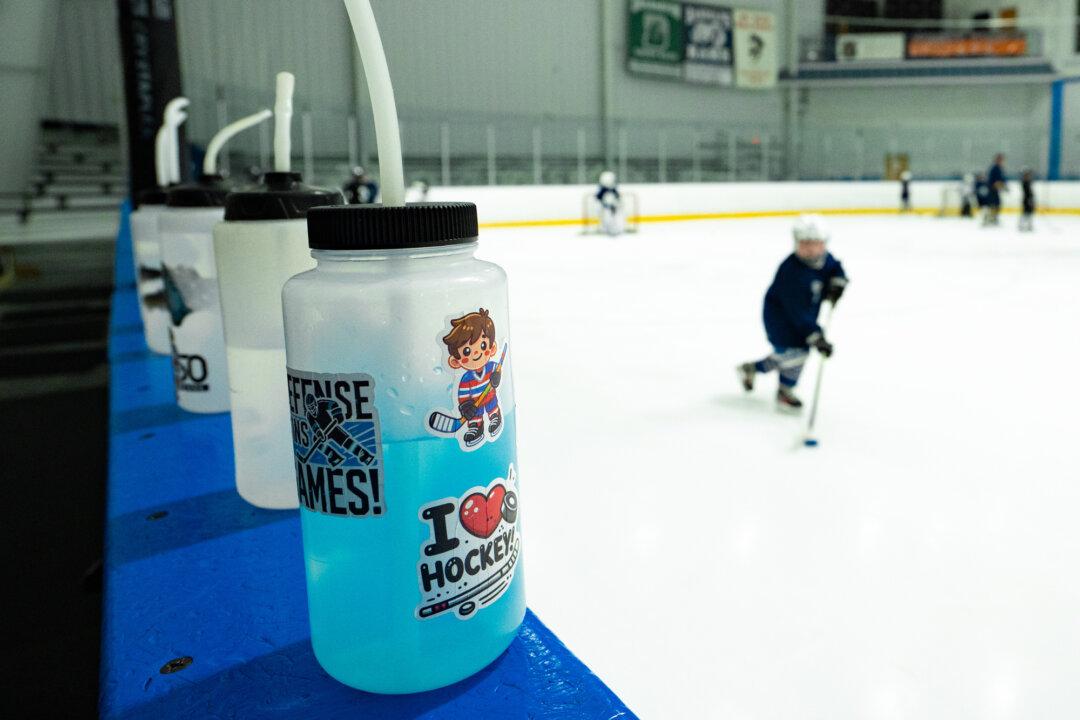 The New Jersey Jets 8u practice at the SportsCare Arena in Randolph, N.J., on Feb. 19, 2026. (Samira Bouaou/The Epoch Times)