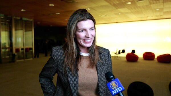 Art and Fashion Entrepreneur Praises Shen Yun for Their Perfection