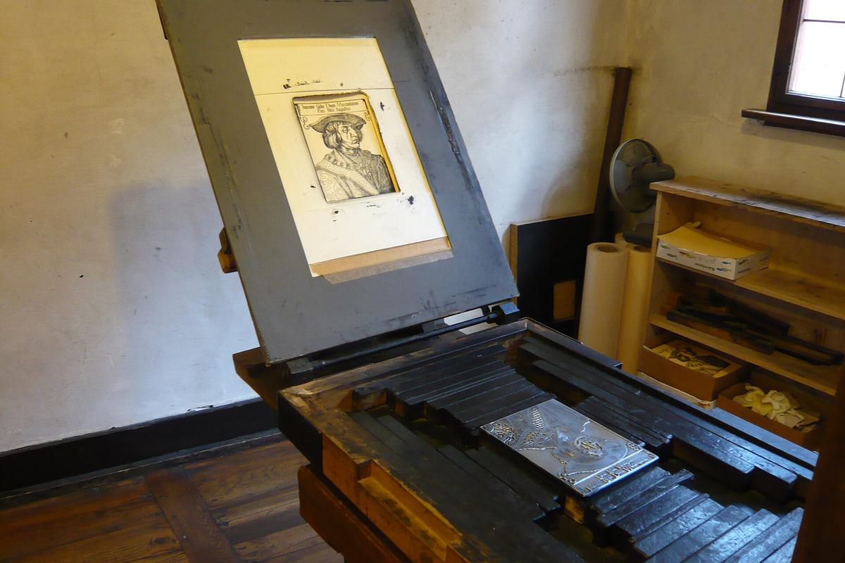 A printing press in the Albrecht Dürer House. (<a href="https://commons.wikimedia.org/wiki/User:Jane023">Jane023</a>/<a href="https://creativecommons.org/licenses/by-sa/3.0/deed.en">CC BY-SA 3.0</a>)