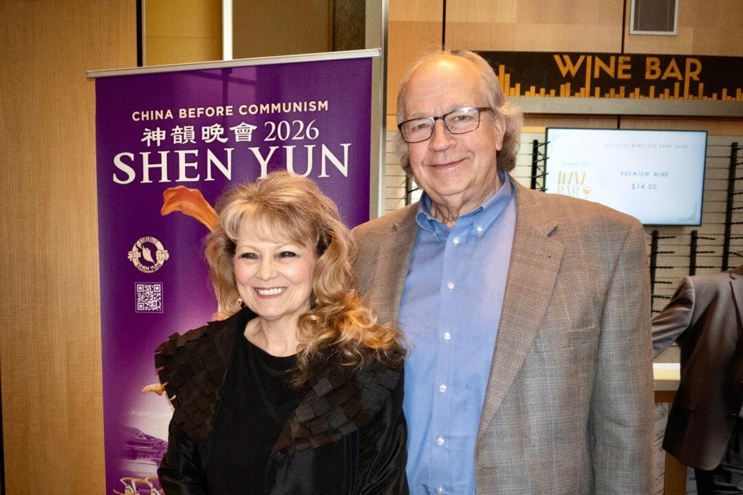 ‘Nearly Brings Me to Tears’: Theatergoer Stirred by Shen Yun’s Stories in Phoenix