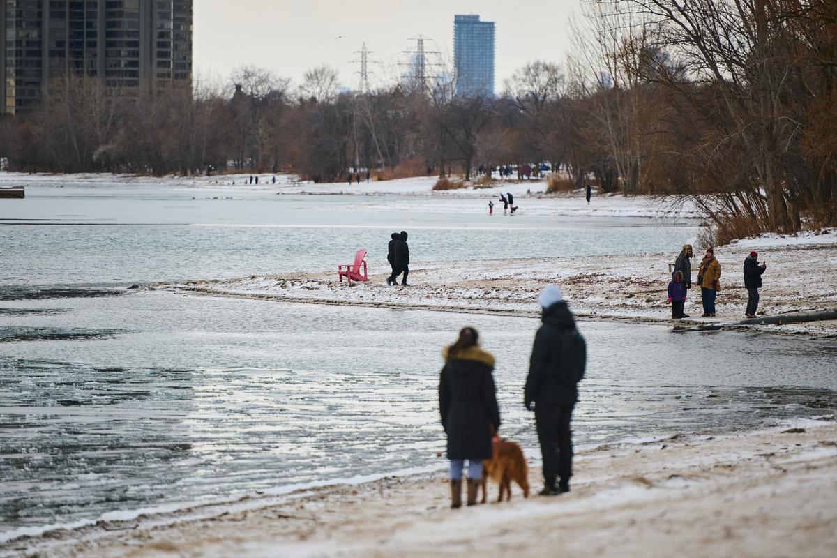 Ice ‘Extremely Unsafe,’ Hamilton Police Say After Six End up in Water