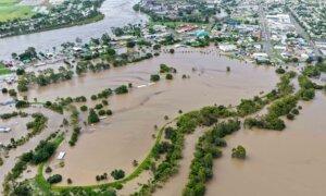 Hundreds of Homes Inundated as 7.6 Metre Floods Swamp Bundaberg