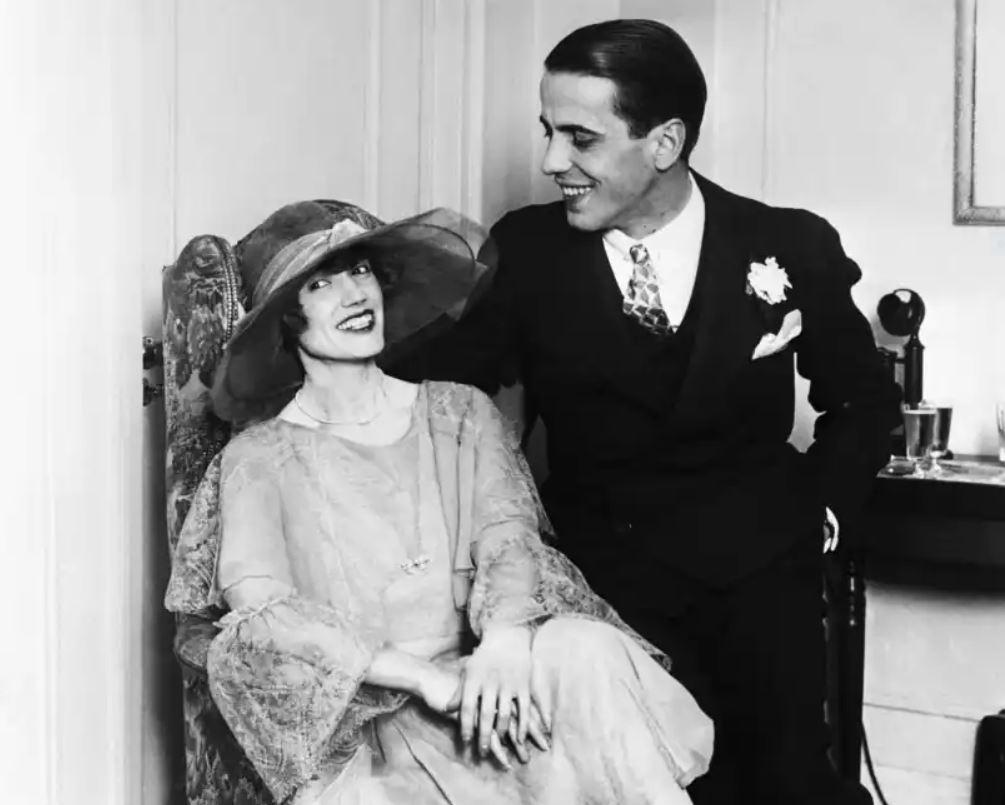 A very young Humphrey Bogart and his first wife, actress Helen Menken, when they made their first appearance as a couple at the Gramercy Park Hotel. (Public Domain)