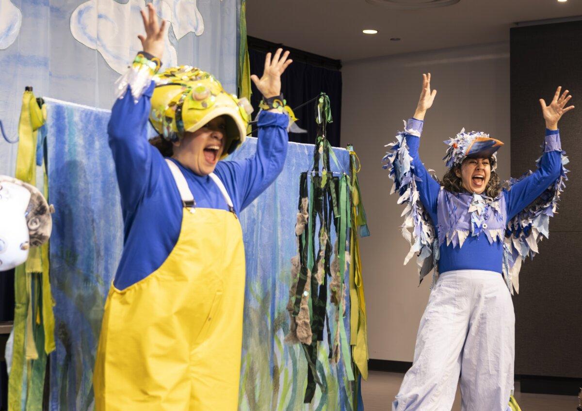 (L-R) Sonia Goldberg and Tina Muñoz Pandya from the cast of “Splish Splash: A Day on the Lake” bring music, puppetry and playful storytelling to young audiences at the Goodman Theatre’s Alice Center in Chicago. (Boris Martin)
