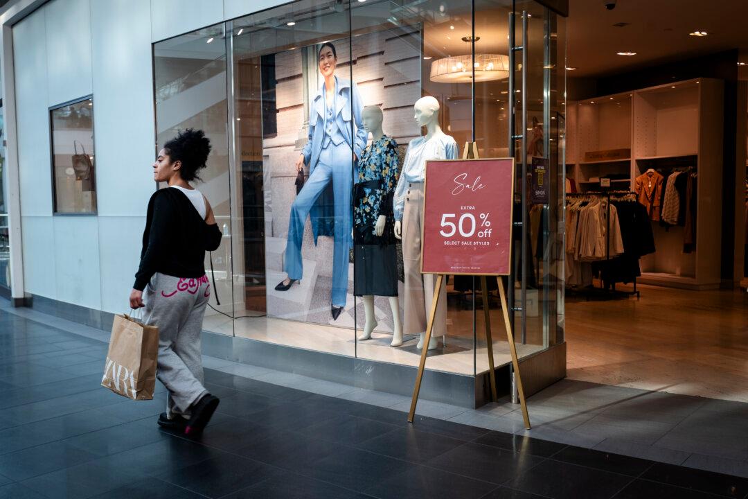 US Consumers More Cautious in June as Retail Sales Rise 0.2 Percent