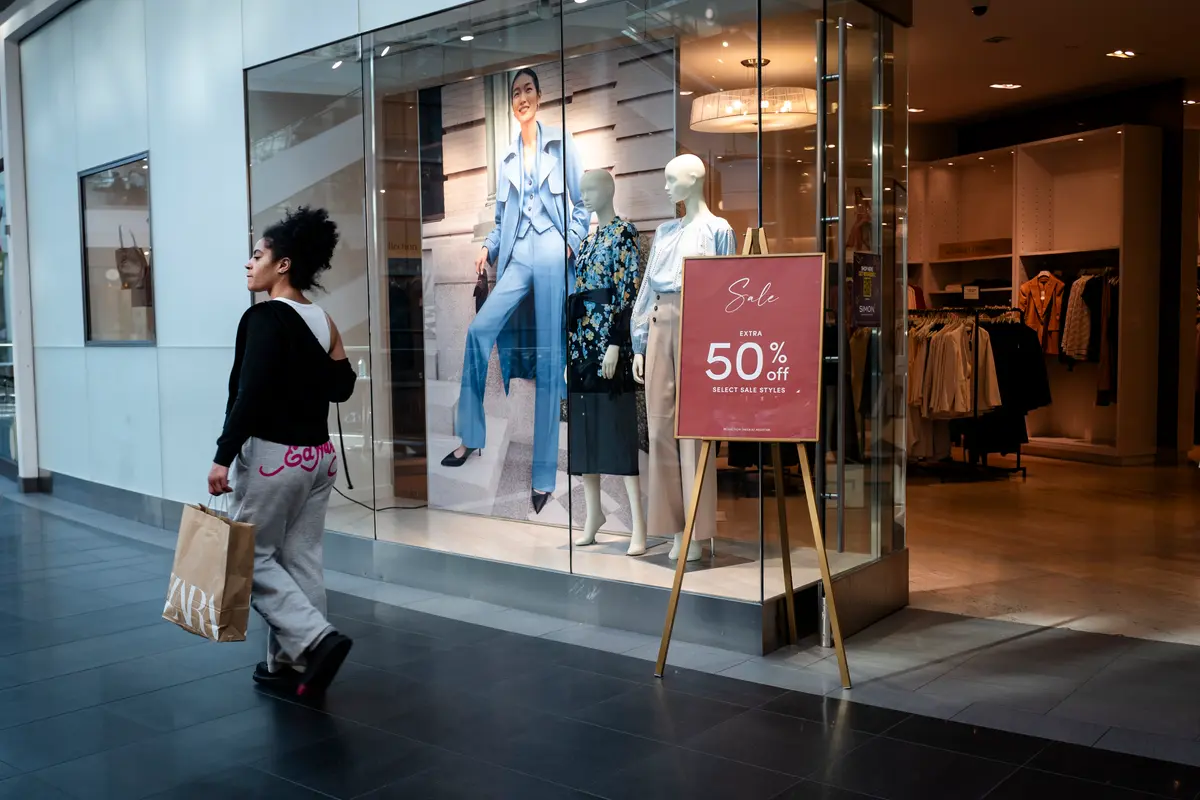 US Consumers More Cautious in June as Retail Sales Rise 0.2 Percent