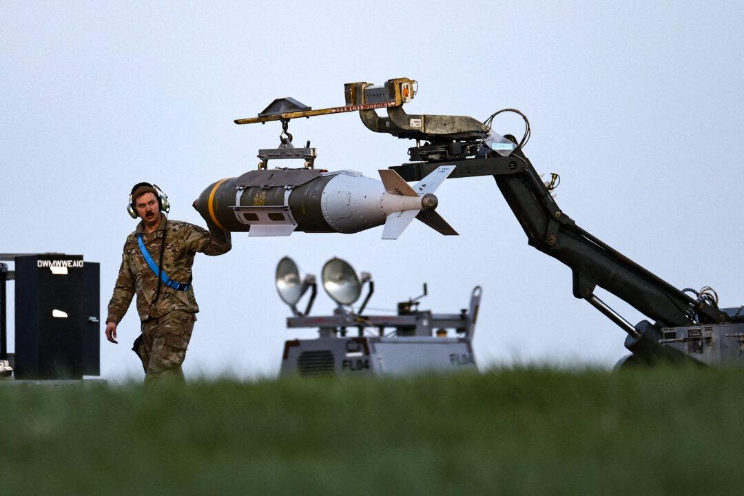 US Approves Sale of $373 Million in Extended Range Glide Bomb Tail Kits to Ukraine