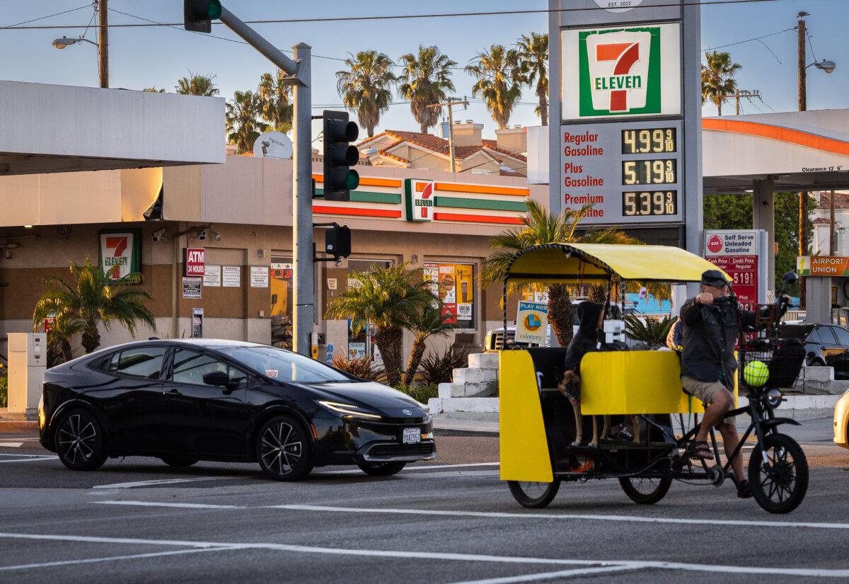 Traffic moves past a gas station in Los Angeles on March 11, 2026. (John Fredricks/The Epoch Times)