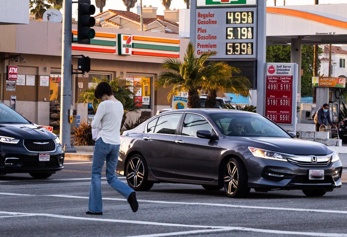 Traffic moves past a gas station in Los Angeles on March 11, 2026. (John Fredricks/The Epoch Times)