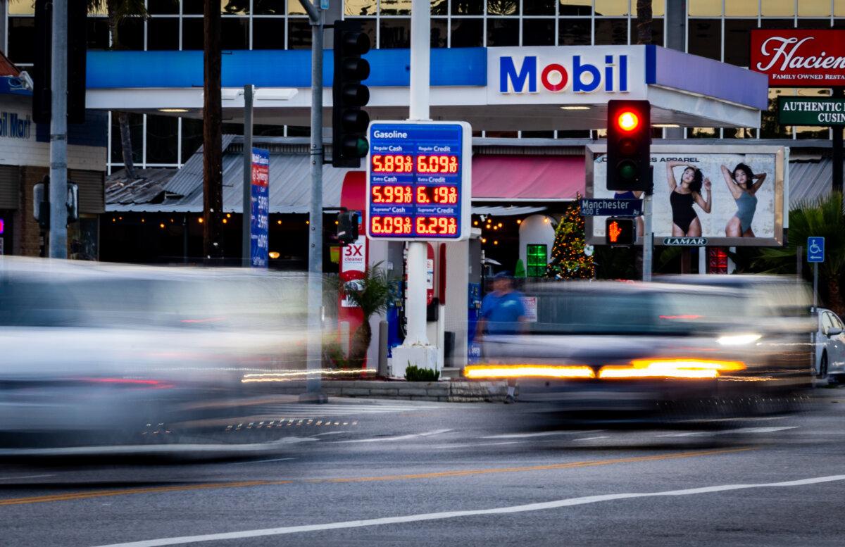 Traffic moves past a gas station in Los Angeles on March 11, 2026. (John Fredricks/The Epoch Times)