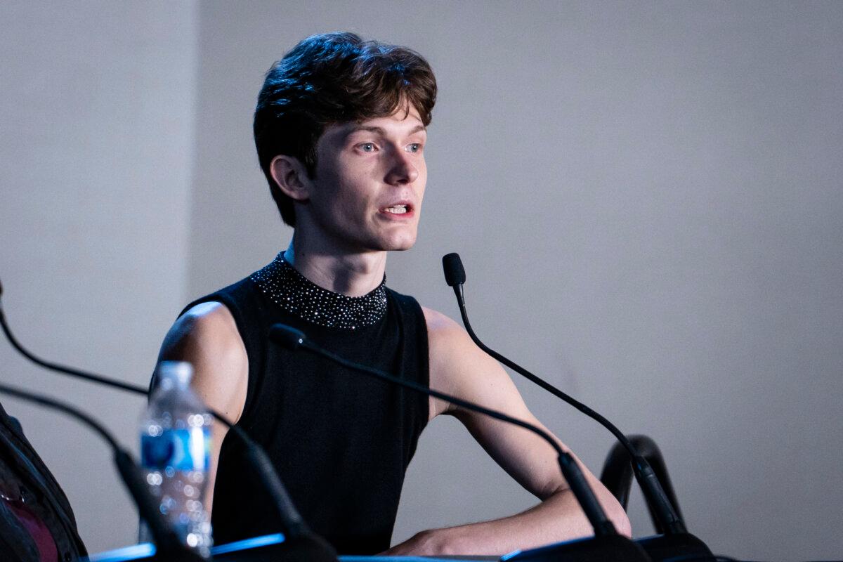 Jonni Skinner speaks during the “Genspect—Life beyond transition” event in Washington on March 12, 2026. (Madalina Kilroy/The Epoch Times)