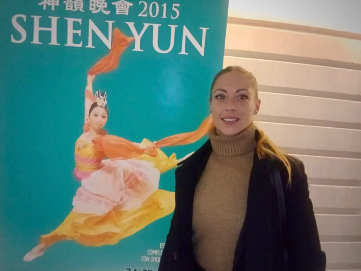 Claudia Poveda enjoyed Shen Yun’s evening performance at the Palau de les Arts on March 10, 2026. (Maya Marinova/The Epoch Times)