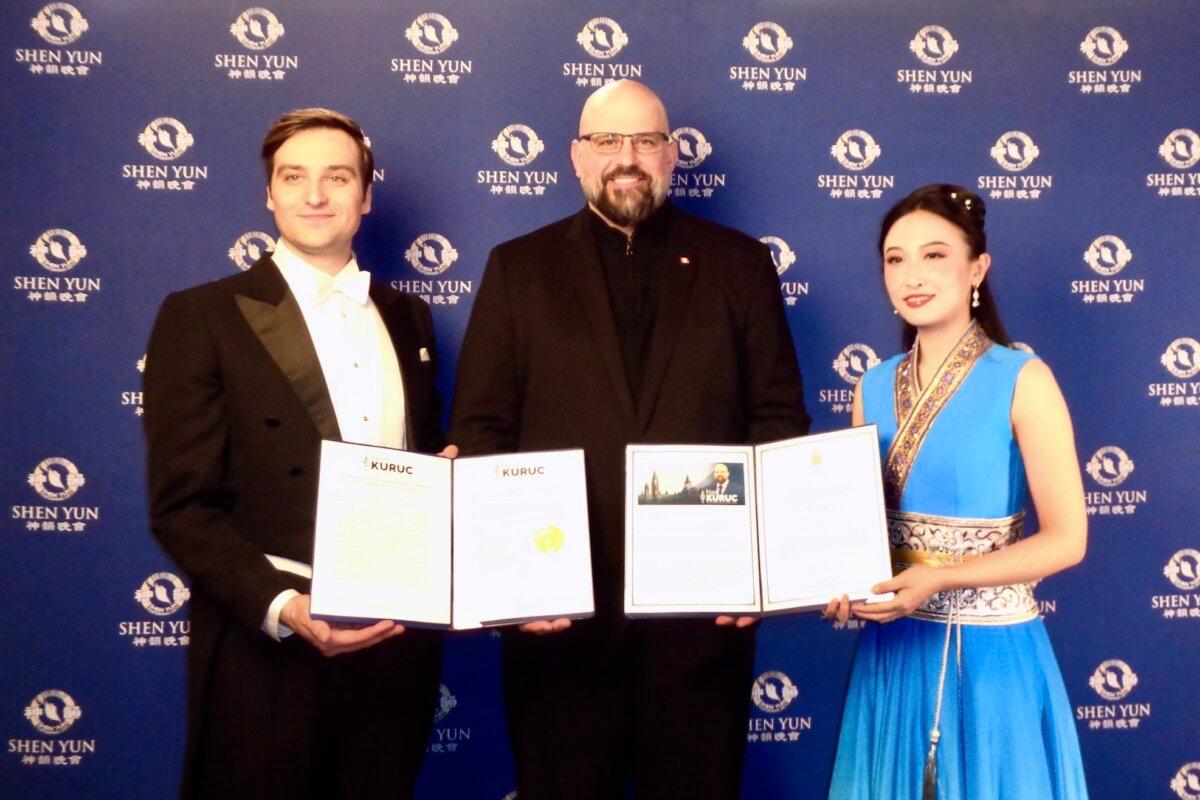 Conservative MP Ned Kuruc (C) poses with Shen Yun Performing Arts hosts as he attends a Shen Yun performance at the FirstOntario Concert Hall in Hamilton, Ont., on March 12, 2026. (NTD)