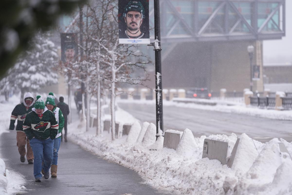 Snow and Wind Batter Parts of US, With Threat of Thunderstorms and Tornadoes Starting Later Sunday