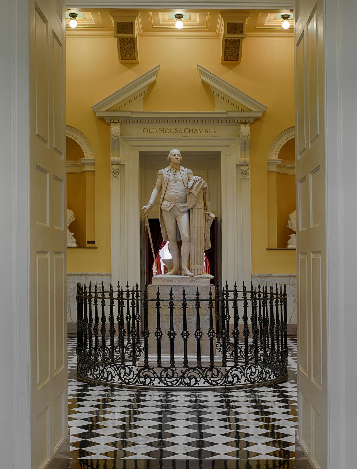 Jean-Antoine Houdon's statue of George Washington at the Virginia Capitol rotunda in Richmond. (Nagel Photography/Shutterstock)