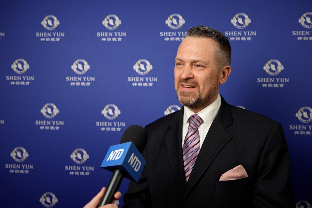 ‘Working to Honor Their Creator’: Christian School Headmaster Moved by Shen Yun