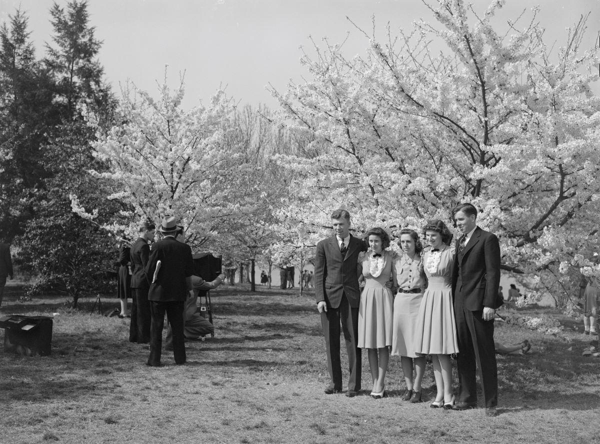 A group gets their picture taken during the 1941 festival. Library of Congress. (Public Domain)