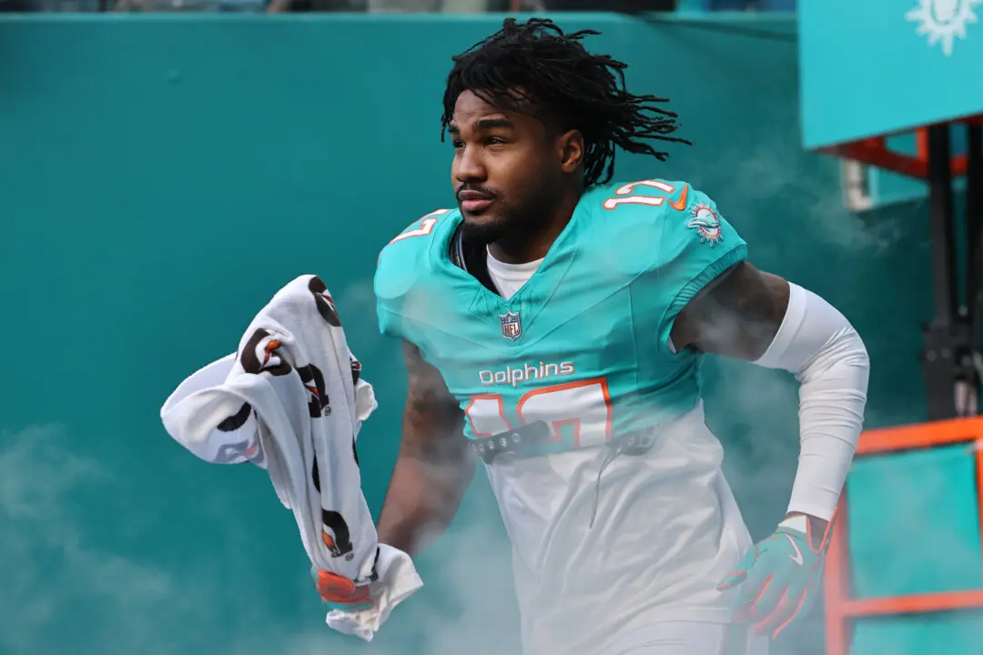 Jaylen Waddle Puts Team First in Introduction to Denver