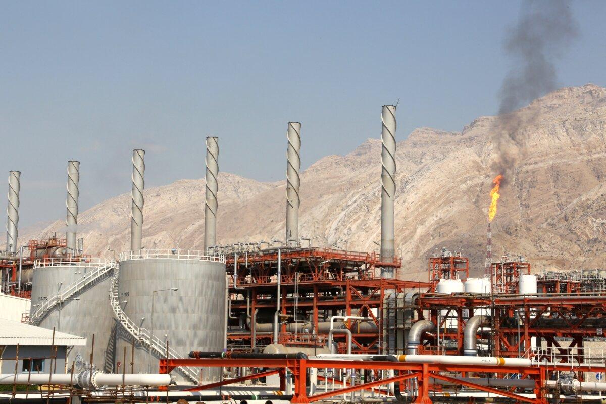 Phase 17-18 of the South Pars gas field facilities in the southern Iranian port town of Assaluyeh on the shore of the Persian Gulf on Nov. 19, 2015. (Atta Kenare/AFP via Getty Images)