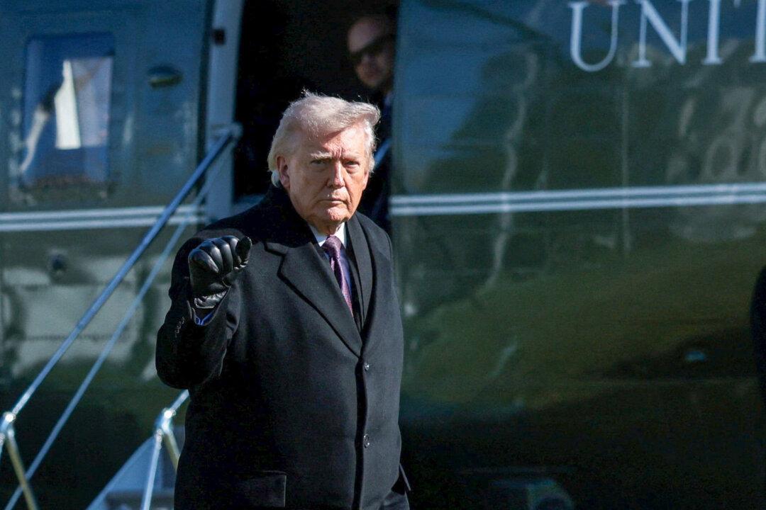 REPLAY: Trump Speaks to Press as He Departs for Palm Beach, Florida