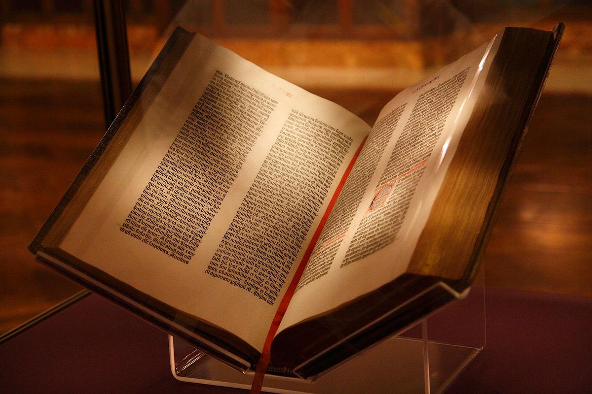Gutenberg Bible on display at the New York Public Library in 2009. (Gun Powder Ma/CC BY-SA 2.0)