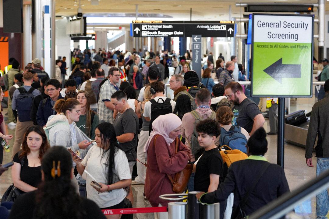 Airport Disruptions to Worsen as DHS Funding Fight Drags On, Transportation Secretary Warns