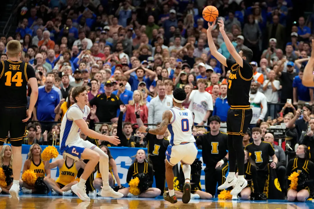 Iowa Beats No. 1 Seed and Defending Champ Florida in March Madness on Folgueiras’ 3 in Final Seconds
