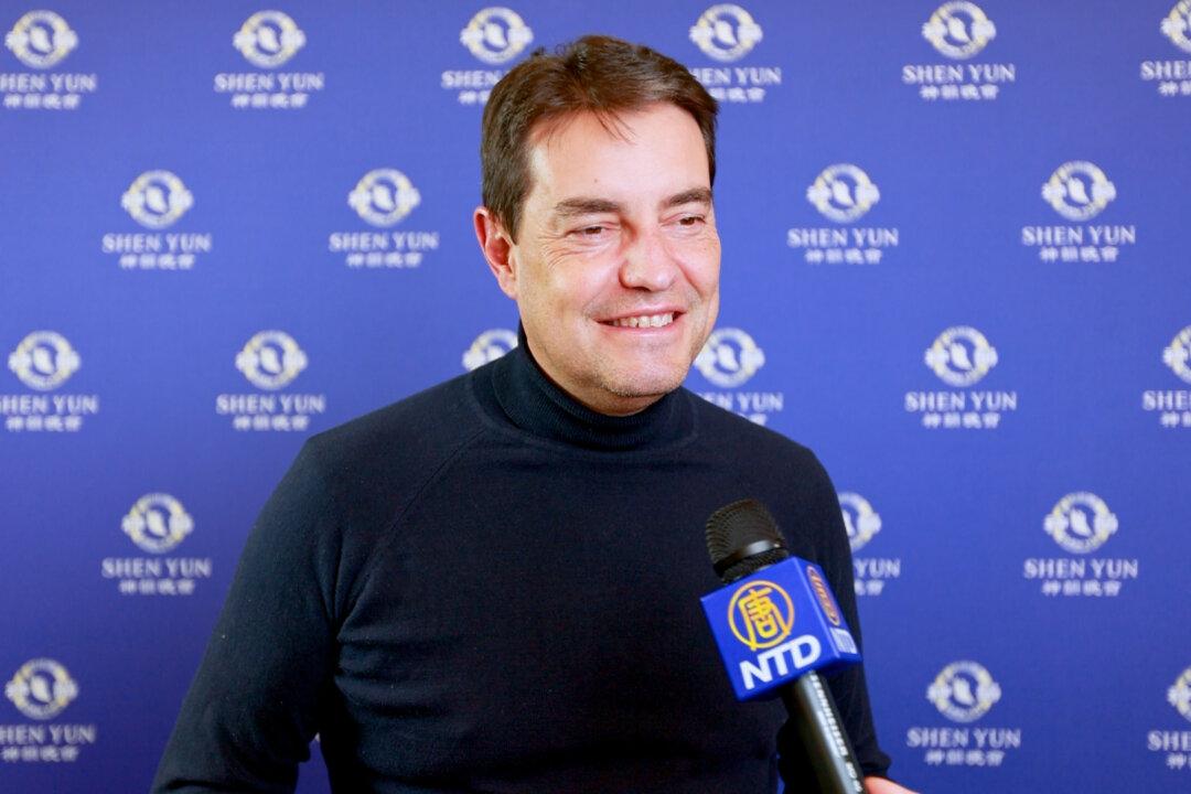 Member of Spanish Parliament Supports Shen Yun Sharing True Chinese Culture to the World