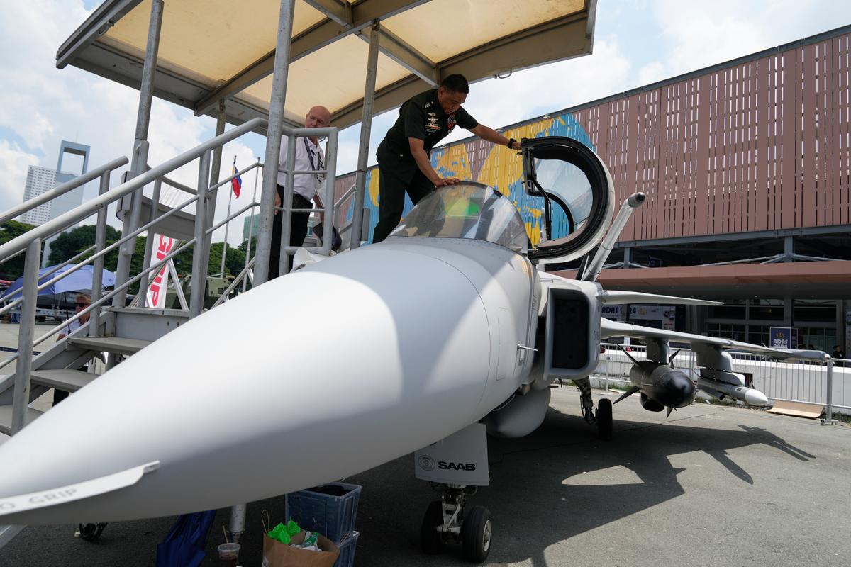 Unclear When Ottawa Will Complete Fighter Jet Review: Saab CEO