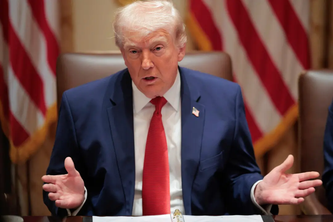 Trump Signs Order Barring Federal Contractors From Engaging in DEI Practices