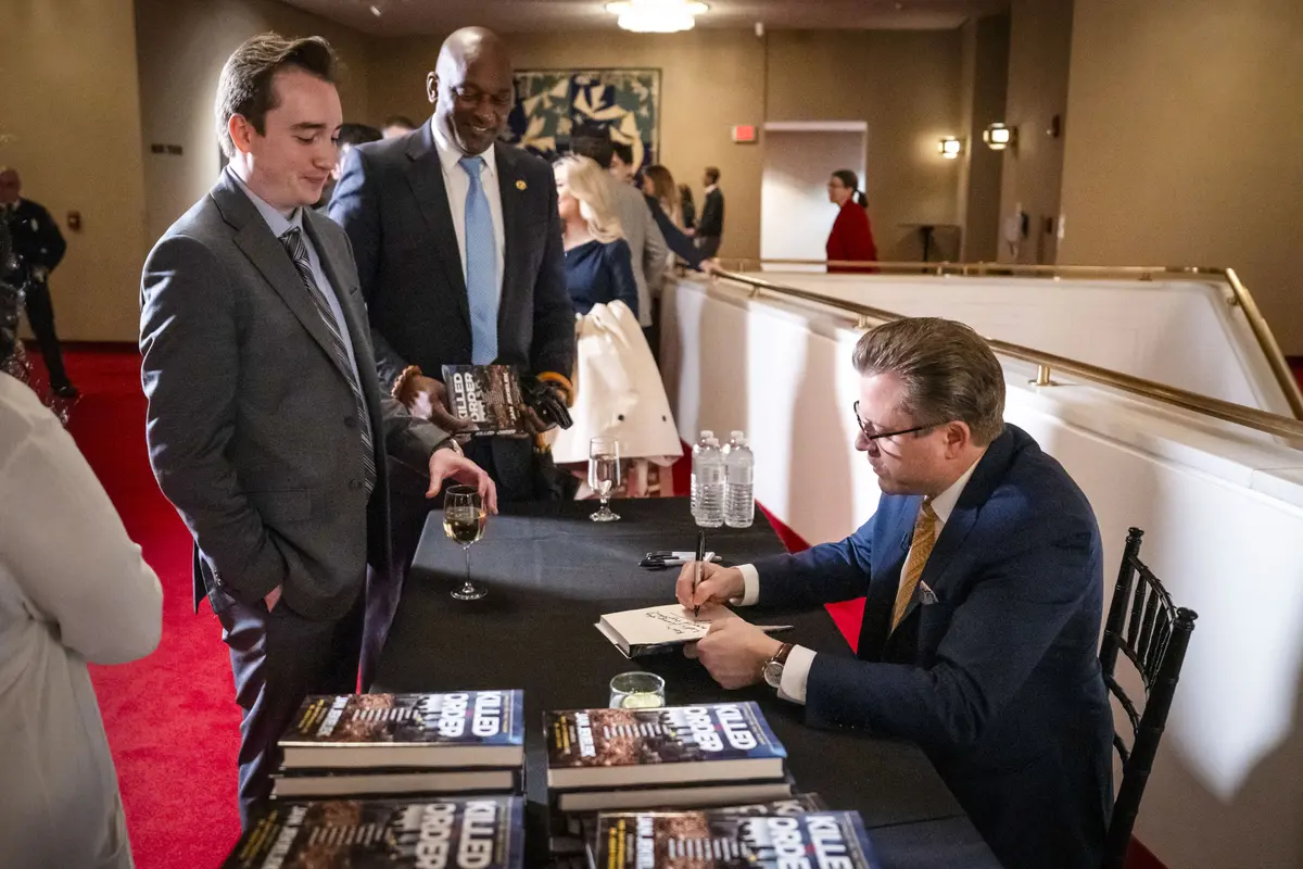 Epoch Times Senior Editor’s Book Hits No. 8 on NYT Bestseller List