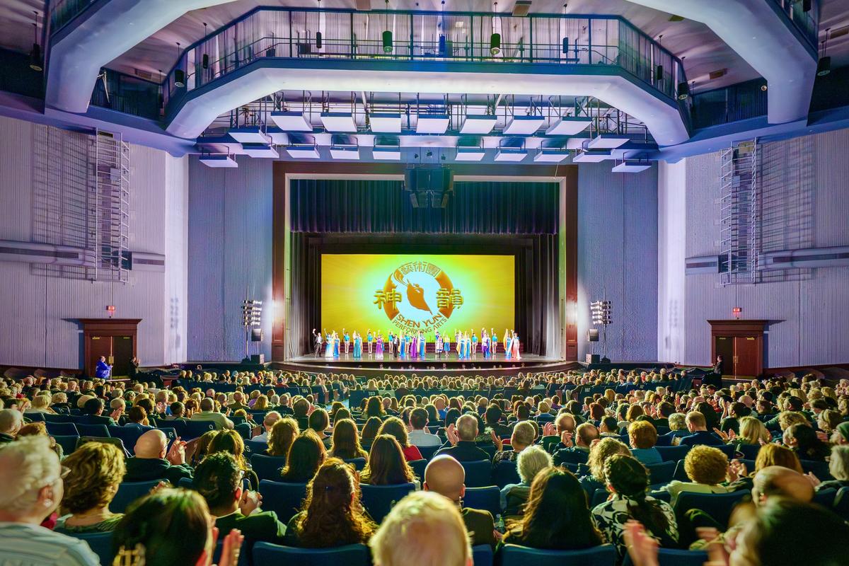 Rosemont Theatergoers See Beauty and History in Shen Yun