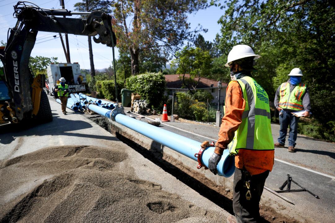 Workers with East Bay Municipal Utility District install new water pipes in Walnut Creek, Calif., on April 22, 2021. A 2025 congressional report cited incomplete data as a barrier to estimating costs and addressing the nation’s wastewater infrastructure needs. (Justin Sullivan/Getty Images)