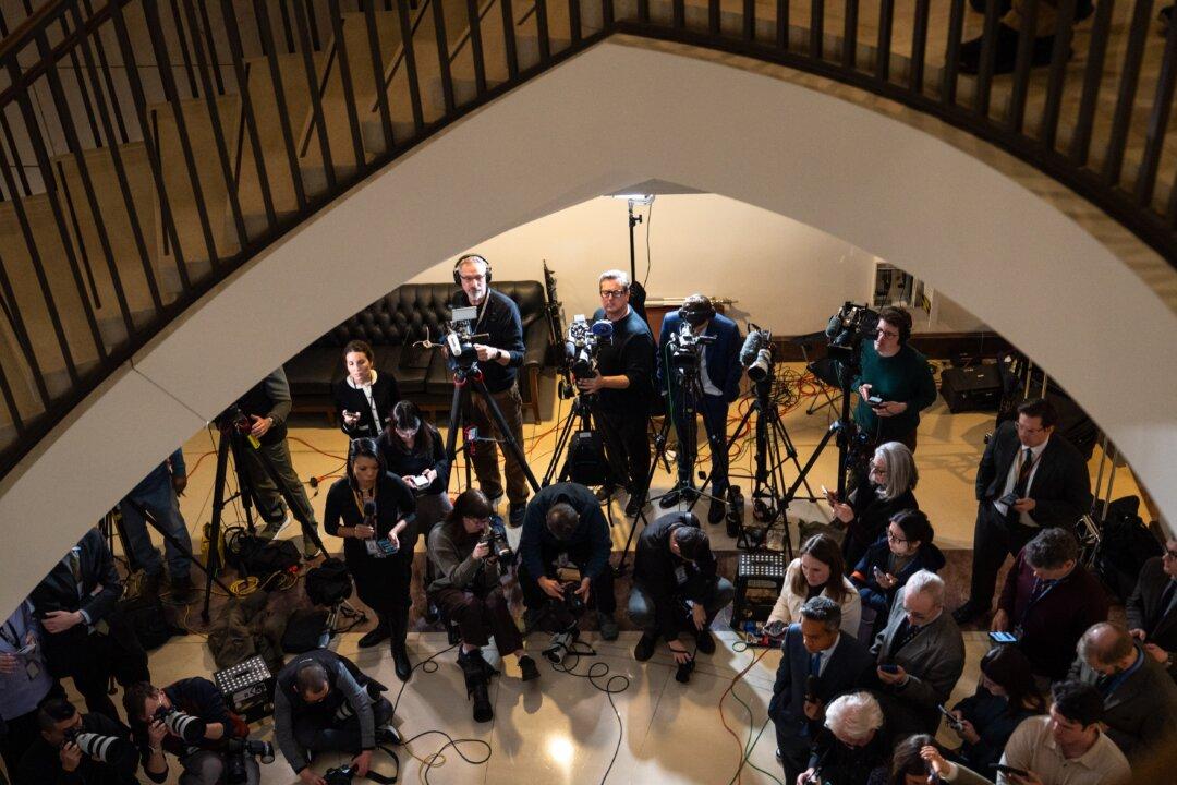 The Good and Bad of News Reporting