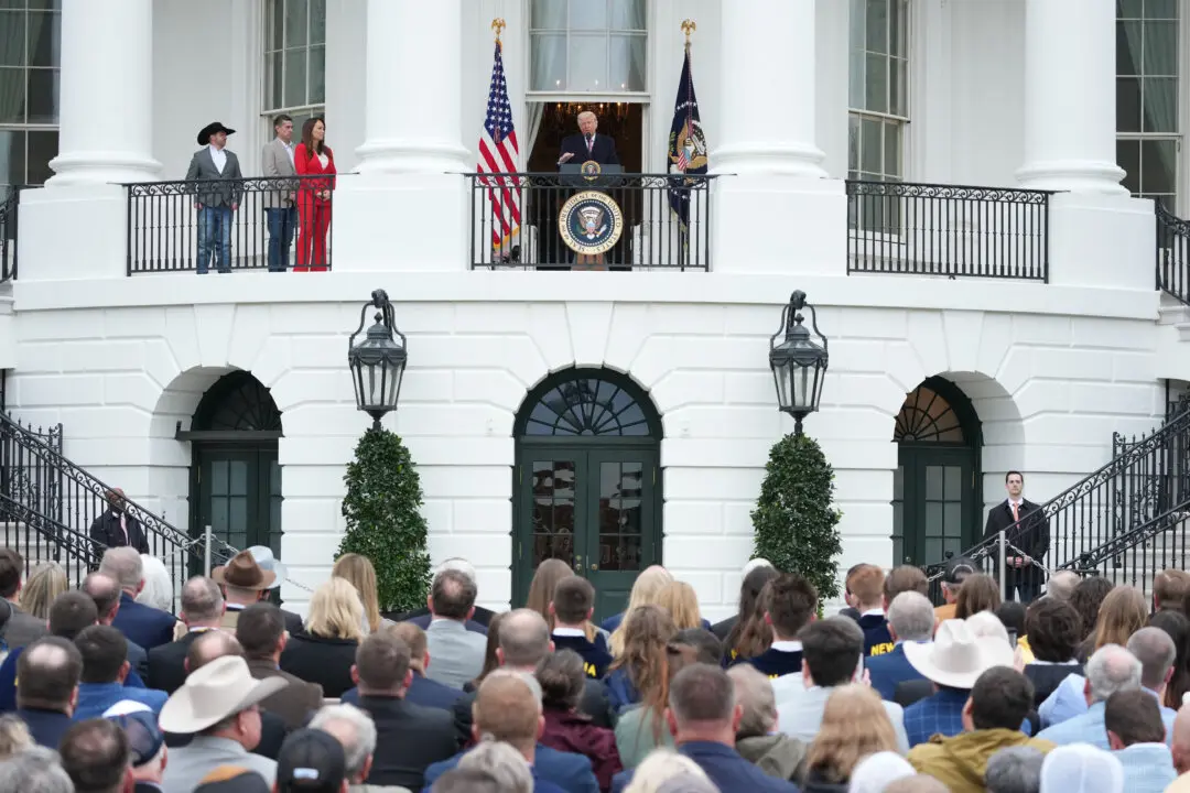 Trump Announces Fuel Standard Updates, New Loans to Benefit American Farmers