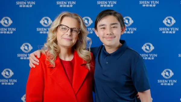Mother and Son Moved by Shen Yun’s Artistry and Deeper Meaning