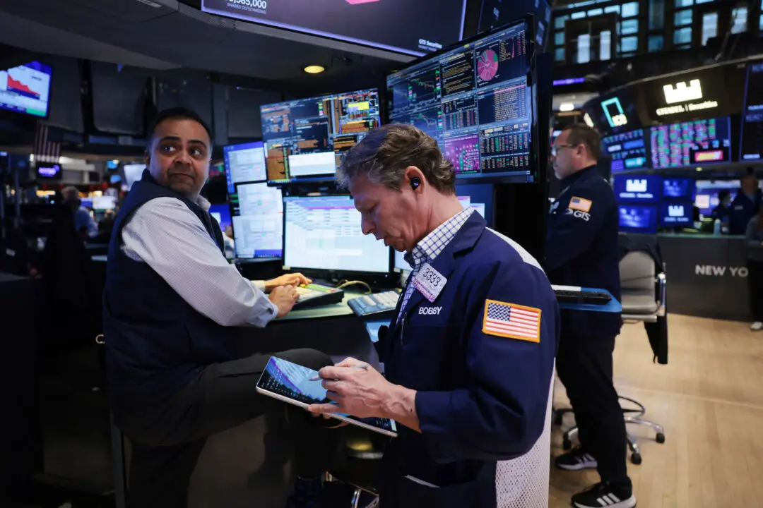 Wall Street Review: Stocks Fall for 5th Week; Dow, Nasdaq Slip Into Correction