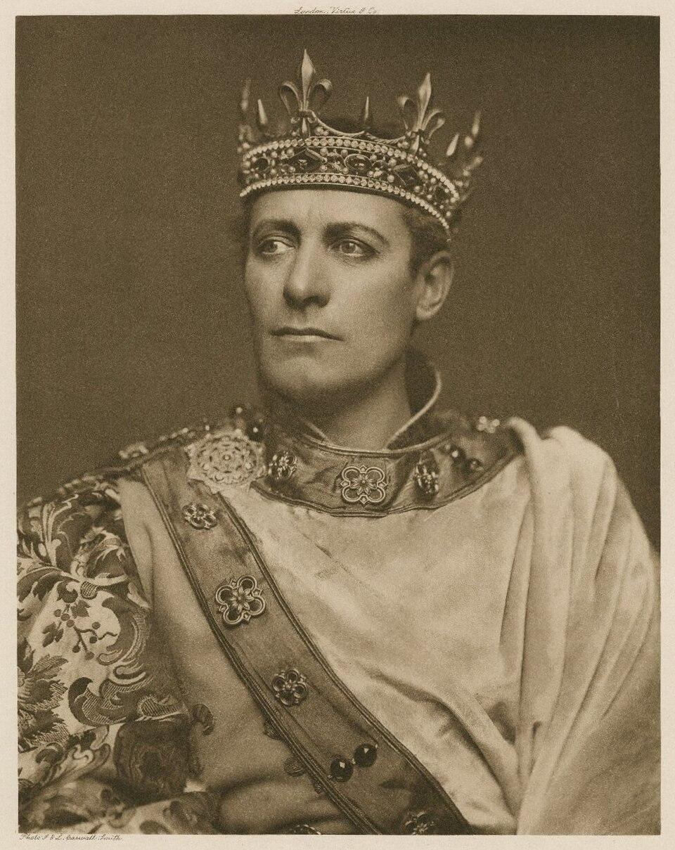 Lewis Waller as Henry V in a early 20th-century production of "Henry V." (<a href="https://commons.wikimedia.org/wiki/User:Ficaia">Ficaia</a>/<a href="https://creativecommons.org/licenses/by-sa/4.0/deed.en">CC BY-SA 4.0</a>)