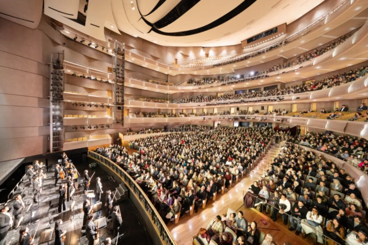 Shen Yun Performing Arts held its second Toronto performance of the 2026 season at the Four Seasons Centre for the Performing Arts on the evening of March 28, 2026, with the theatre filled to capacity. (May Huang/The Epoch Times)