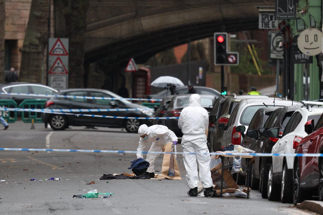 UK Counter Terror Officers Join Probe After Car Hits Pedestrians, Injuring 7
