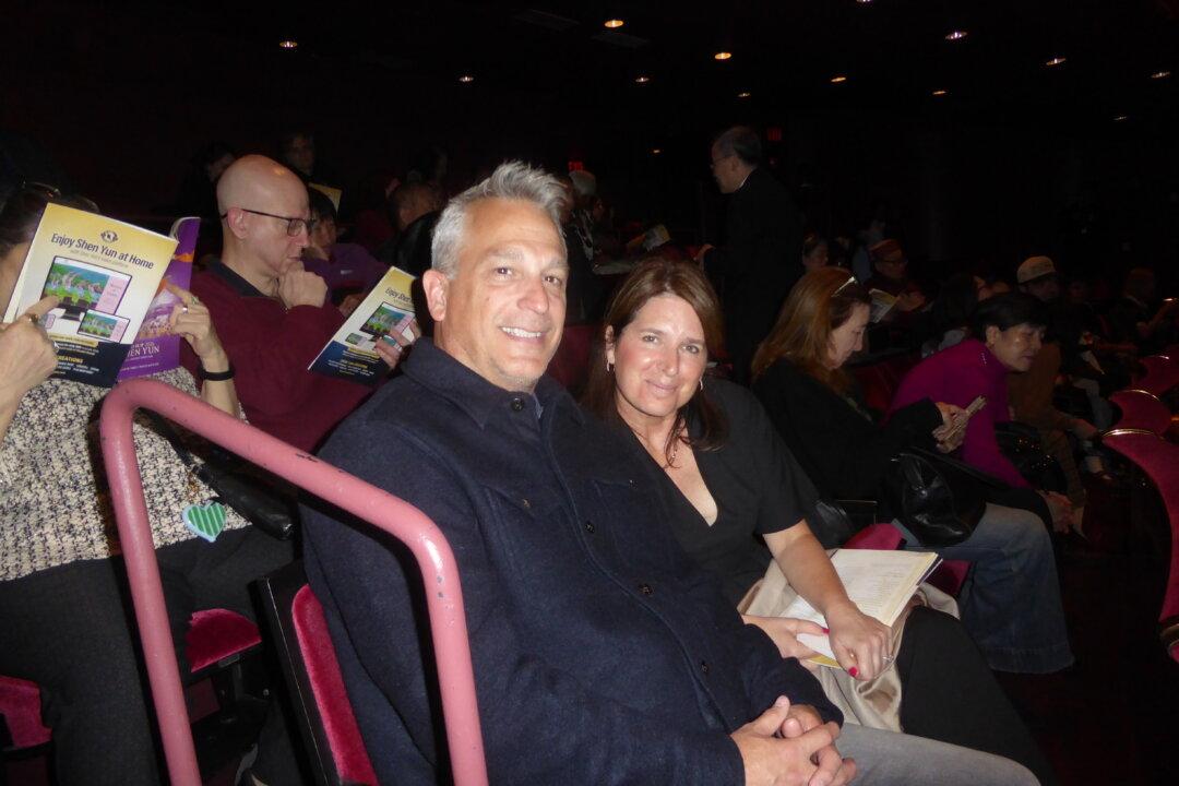 CFO Applauds Shen Yun’s Soprano and Her Wonderful Message