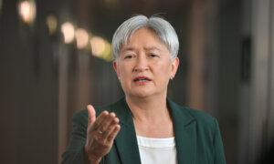 Wong Says China to Facilitate Talks to Begin Jet Fuel Sales to Australia