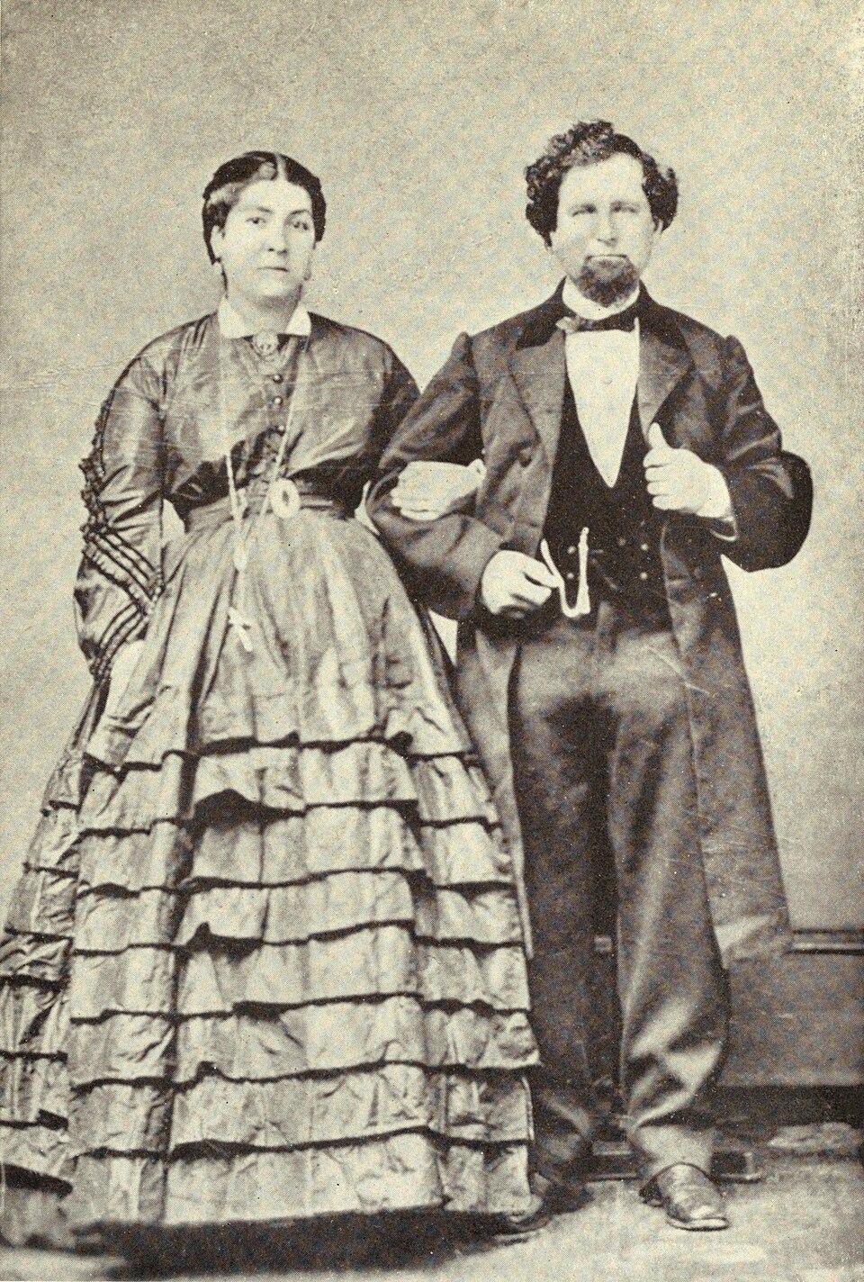 Reina and Humphrey Belasco, parents of David Belasco, before 1900. (Public Domain)