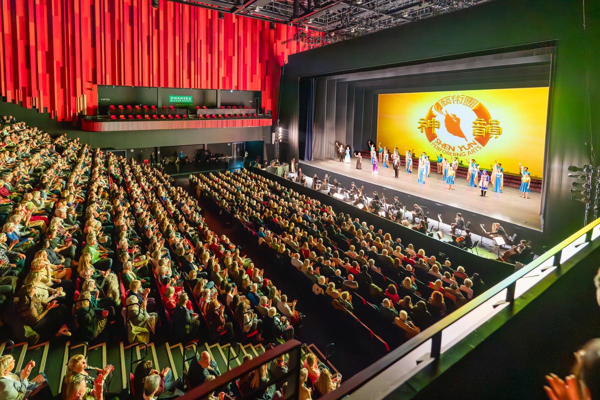 Shen Yun Reminds Us ‘You Have a Soul,’ Says Fresco Artist