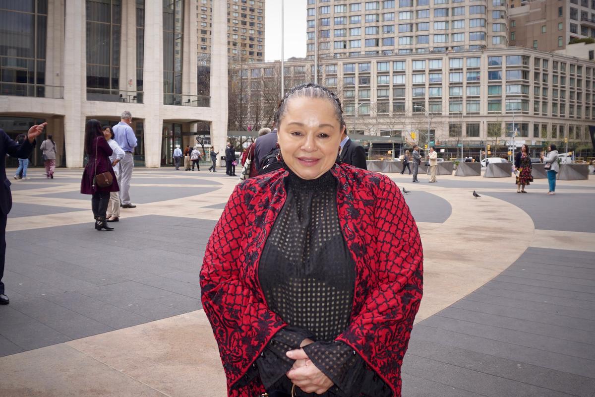 Fashion Designer Highly Recommends Shen Yun